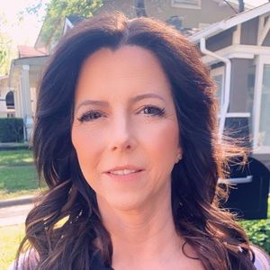 Meet your Posher, Ellia